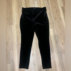 Loft Black Velvet Leggings
New with tags
Size Large